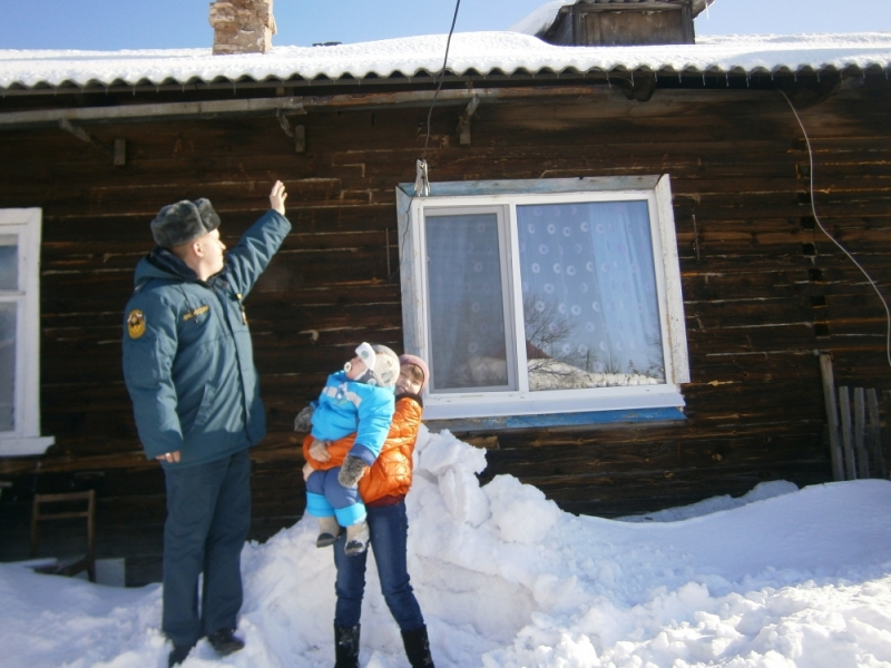 Верхотурский пожарный спас малыша от снежной лавины