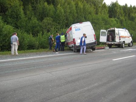 В районе Верхотурья на Серовском тракте произошло ДТП с погибшими и пострадавшими. Фото