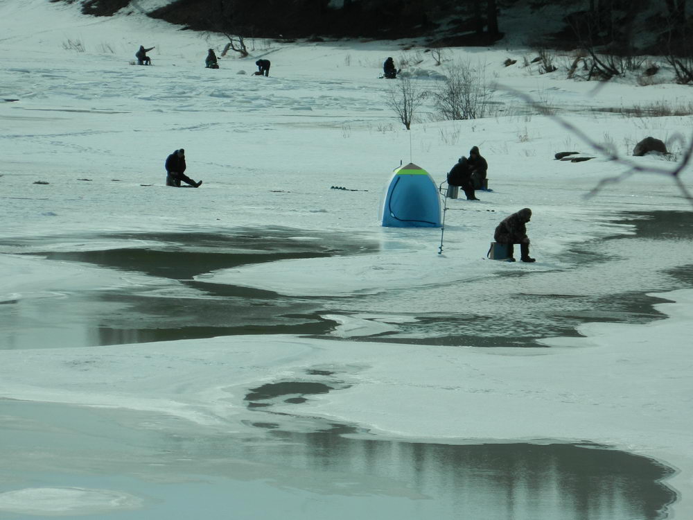 Рыбаки Верхотурья не боятся таяния льда. Но опасность есть